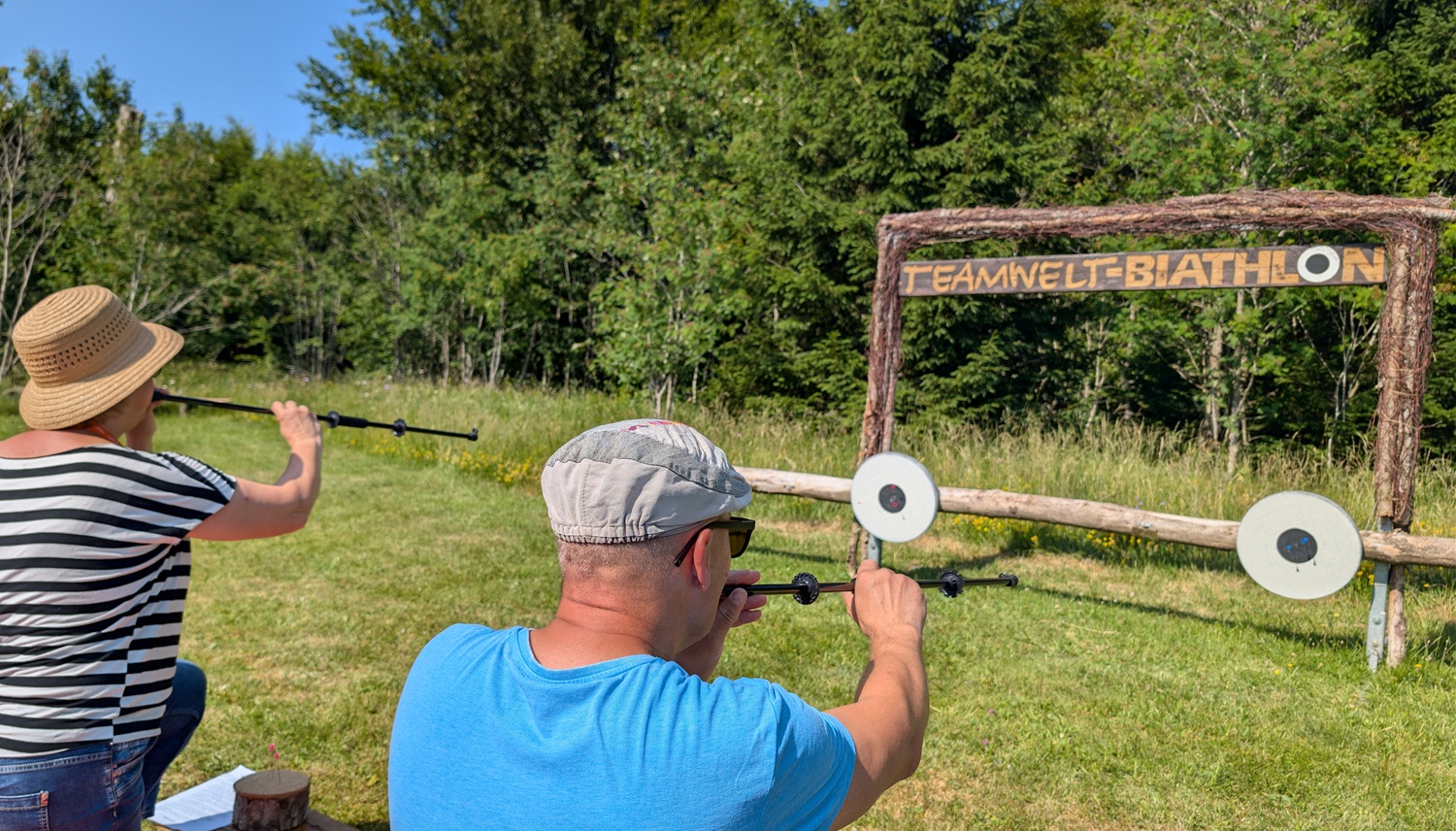 Blasrohrschießen beim Teamevent Blasrohrschießen beim Teamevent
