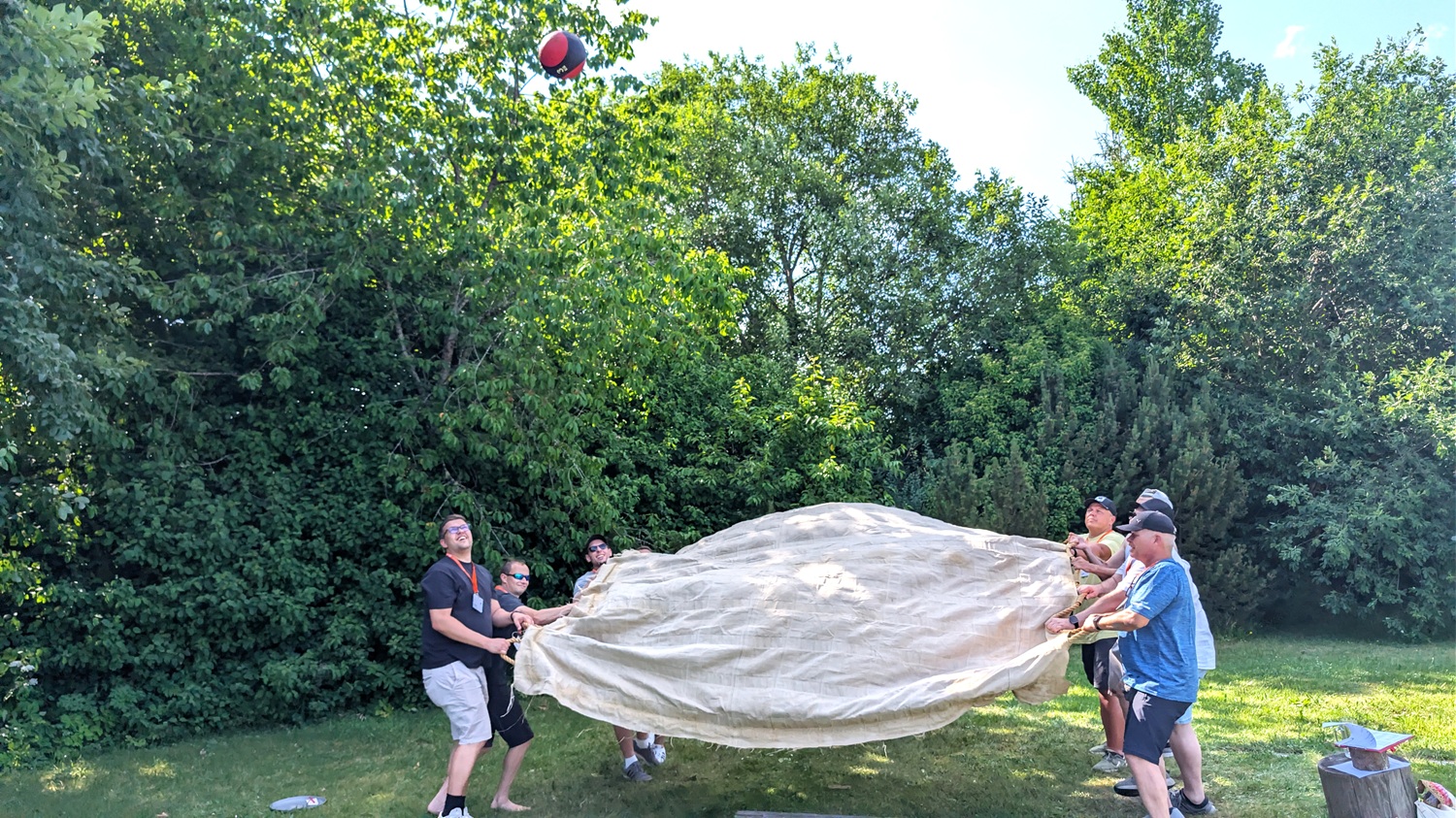 Teambuilding am Feuerwehr Sprungtuch